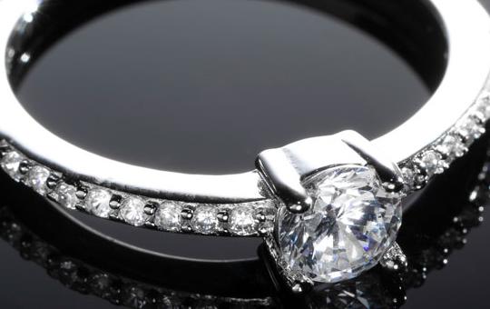 Prezzi diamanti lab-grown 2025: stato dell’arte (gennaio–ottobre) per il B2B