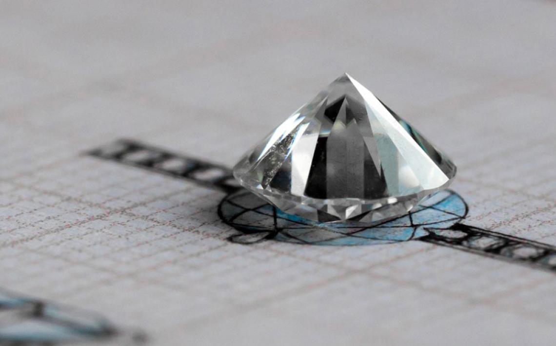 Come leggere un certificato gemmologico: guida 2025 per diamanti lab-grown