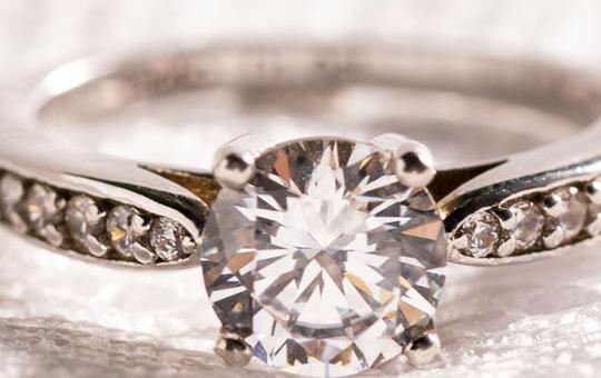 Certificazioni in evoluzione: come cambiano HRD e GIA rispetto ai diamanti lab-grown (e cosa significa per il B2B)