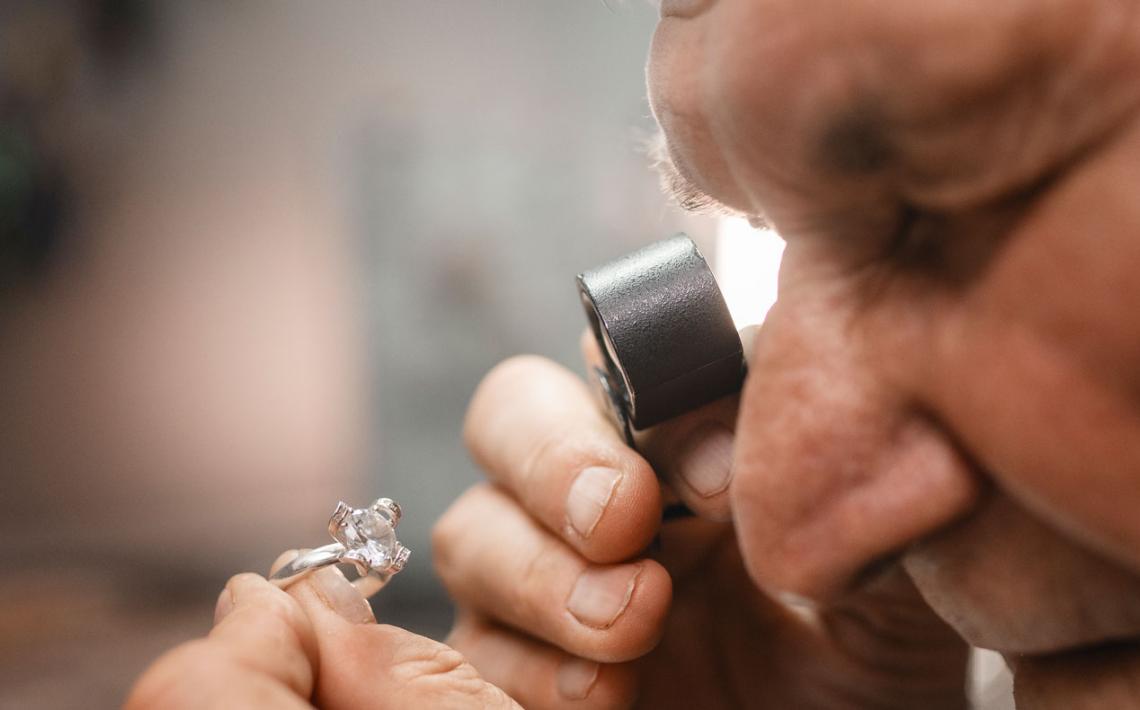 Simulazione atomica nei diamanti da laboratorio